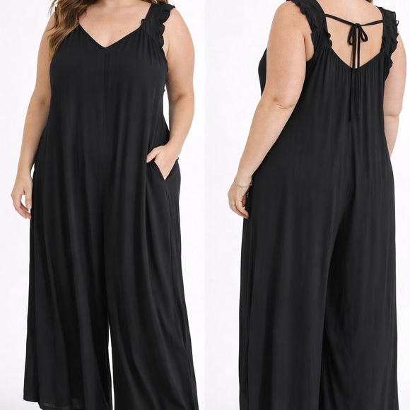 BloomChic Pants - BloomChic Size 14/16 Black Flowy Wide Leg Jumpsuit Romper w/ Ruffle Straps